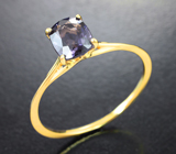 Золотое кольцо c фиолетовой шпинелью 1,12 карата Золото