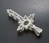 Серебряный кулон-крест с кристаллическими эфиопскими опалами и перидотами Серебро 925
