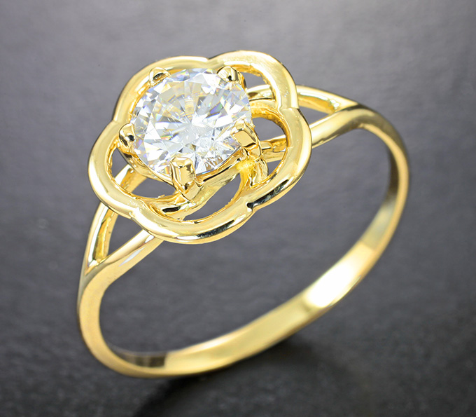 Золотое кольцо с муассанитом высокой чистоты 0,77 карата