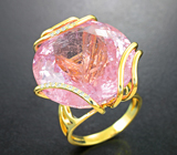 Коктейльное золотое кольцо с крупным ярко-розовым морганитом 38,64 карата и бриллиантами