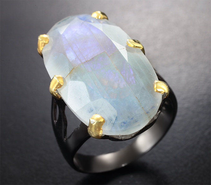 Серебряное кольцо с лунным камнем 16,91 карата