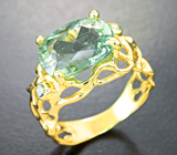 Золотое кольцо с крупным мятно-зеленым апатитом 4,67 карата и сапфирами Золото