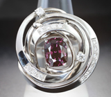 Кольцо с крупной пурпурно-красной шпинелью 3,06 карата и бриллиантами Золото