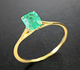 Золотое кольцо с ярким «неоновым» уральским изумрудом 0,78 карата