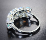 Серебряное кольцо с кристаллическими эфиопскими опалами и черными шпинелями