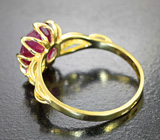 Золотое кольцо с ярко-красным насыщенным рубином 3,8 карата и сапфирами Золото