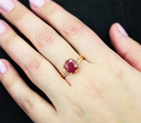 Золотое кольцо с ярко-красным насыщенным рубином 3,8 карата и сапфирами