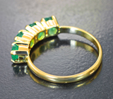 Золотое кольцо с яркими уральскими изумрудами Золото