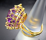 Массивное золотое кольцо с уникальным чистейшим неоново-розовым кунцитом топовой огранки 62,35 карата, сапфирами и бриллиантами Золото
