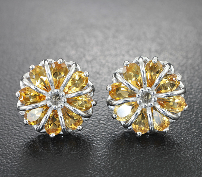 Замечательные серебряные серьги с цитринами