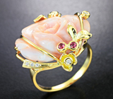 Золотое кольцо с резным solid кораллом 11,03 карата, сапфирами и бриллиантами