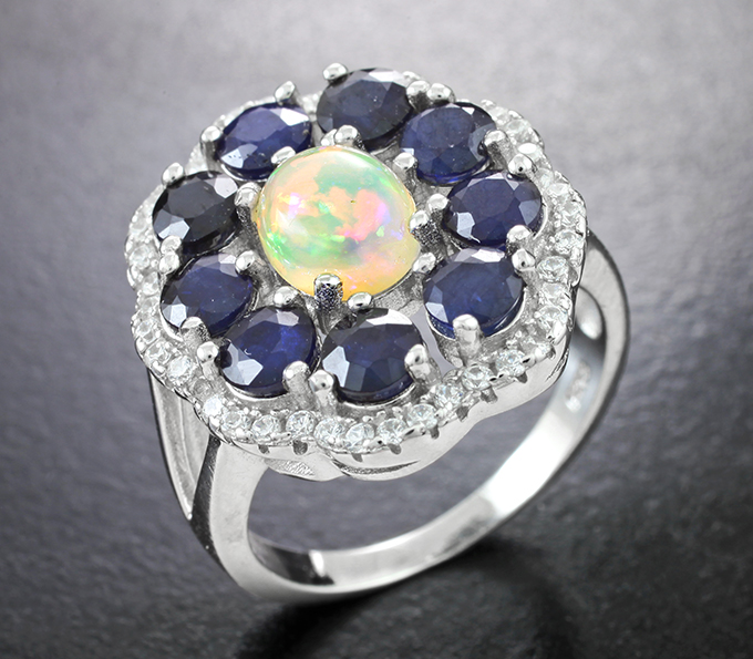 Роскошное серебряное кольцо с кристаллическим эфиопским опалом и насыщенно-синими сапфирами