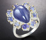 Серебряное кольцо с крупным кабошоном 12,33 карата и ограненными танзанитами