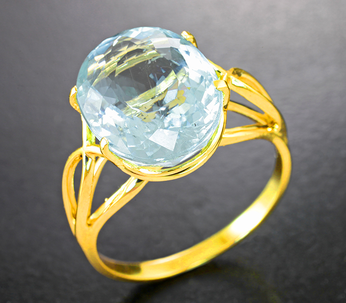 Золотое кольцо с ярким аквамарином 5,5 карата