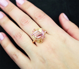 Золотое кольцо с ярким кунцитом высокой чистоты 10,03 карата, рубинами и бриллиантами