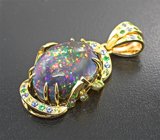 Кулон с крупным кристаллическим черным опалом 15,92 карата, цаворитами и разноцветными сапфирами 