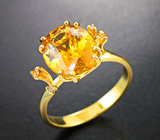 Золотое кольцо с медовым гелиодором 3,99 карата, желтыми сапфирами и бриллиантами
