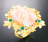 Крупное золотое кольцо с резным solid кораллом 14,5 карата, уральскими изумрудами и бриллиантами