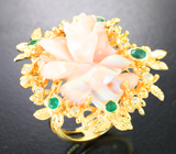 Крупное золотое кольцо с резным solid кораллом 14,5 карата, уральскими изумрудами и бриллиантами