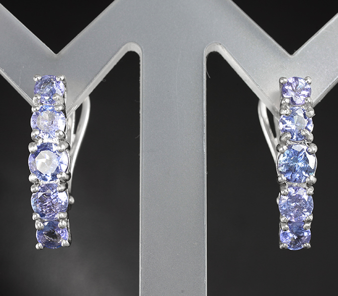 Стильные серебряные серьги с танзанитами