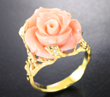 Золотое кольцо с резным solid кораллом 10,74 карата и бриллиантами Золото
