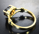 Кольцо с крупным гранатом со сменой цвета 3,16 карата Золото