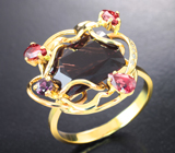 Золотое кольцо с рубеллитом турмалином 4,36 карата, чистейшими красными сапфирами и бриллиантами Золото