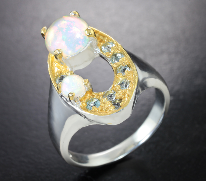 Серебряное кольцо с кристаллическими эфиопскими опалами и голубыми топазами