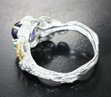 Серебряное кольцо с синим сапфиром 1,88 карата и «неоновыми» апатитами
