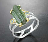 Серебряное кольцо с кристаллом зеленого турмалина и голубыми топазами Серебро 925