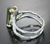 Серебряное кольцо с кристаллом зеленого турмалина и голубыми топазами Серебро 925