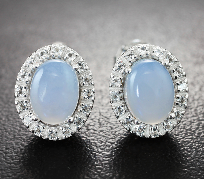 Серебряные серьги с халцедоном и бесцветными топазами