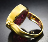 Золотое кольцо с россыпью кристаллов рубиновой шпинели 7,23 карата под сапфировым стеклом и красными сапфирами Золото