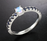 Серебряное кольцо с кристаллическим эфиопским опалом и насыщенно-синими сапфирами