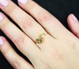 Золотое кольцо с контрастным полихромным андалузитом 0,89 карата и лейкосапфирами