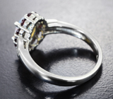 Чудесное серебряное кольцо с ограненным эфиопским опалом и родолитами Серебро 925
