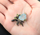 Серебряная брошь с резным аквамарином и перидотами Серебро 925