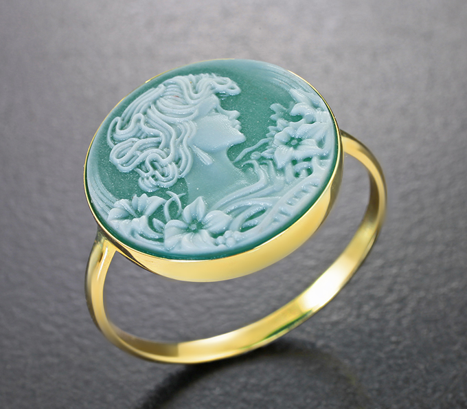 Золотое кольцо с агатовой камеей на халцедоне 5,52 карата