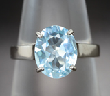Замечательное серебряное кольцо с голубым топазом