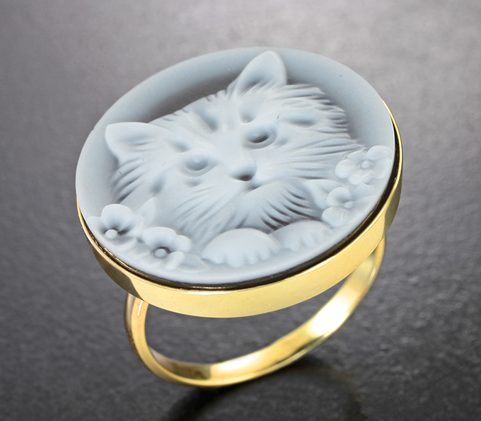 Золотое кольцо с агатовой камеей на долерите 9,85 карата
