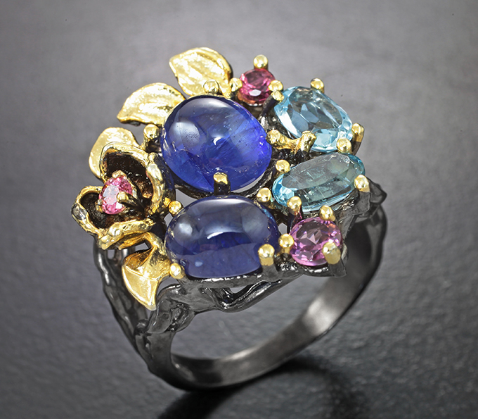 Серебряное кольцо с синими сапфирами, голубыми топазами, гранатами и розовыми турмалинами