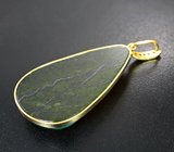 Кулон с азурмалахитом 89,54 карата и сине-зелеными сапфирами Золото