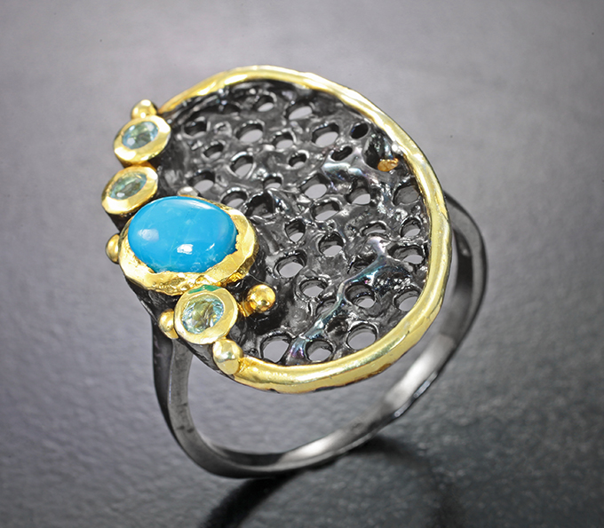 Серебряное кольцо с бирюзой и голубыми топазами