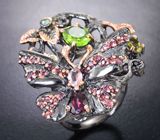 Серебряное кольцо с перидотами, родолитами, розовым турмалином и голубыми топазами