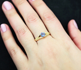 Золотое кольцо с ярким танзанитом бриллиантовой огранки 0,61 карата и цирконами Золото