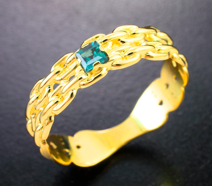 Золотое кольцо с уральским александритом высокой чистоты 0,15 карата