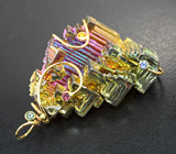 Крупный золотой кулон с многоцветным кристаллами висмута 137,55 карата и разноцветными сапфирами Золото