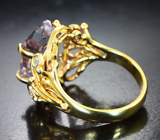 Кольцо с крупным лавандовым апатитом 7,64 карата и бесцветными цирконами Золото