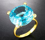 Золотое кольцо с голубым топазом лазерной огранки 16,9 карата и лейкосапфирами Золото