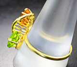 Золотое кольцо с перидотом 2,04 карата, цитрином авторской огранки 1,91 карата и бесцветными цирконами